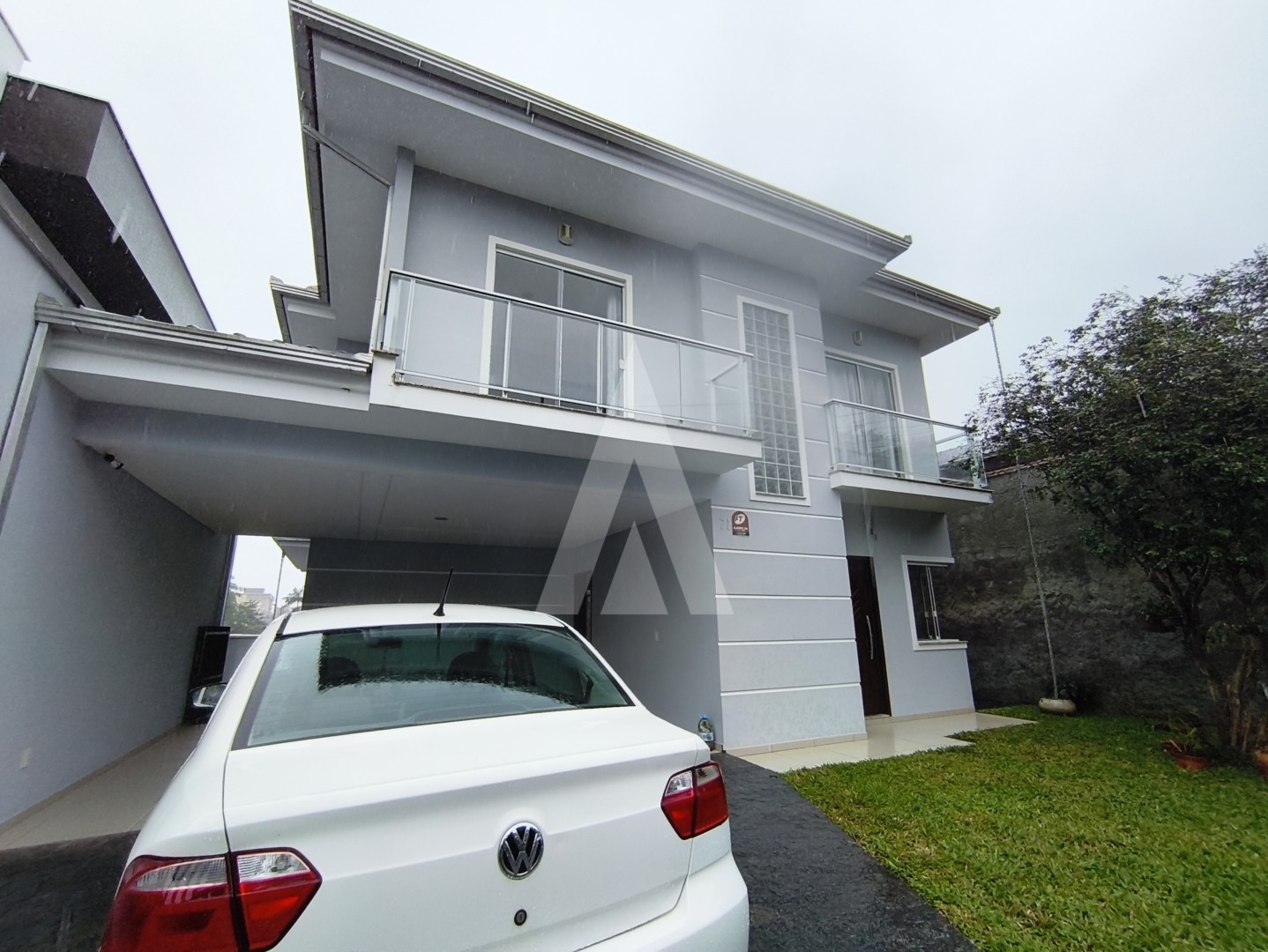 CASA NO COSTA E SILVA COM 04 QUARTOS SENDO 02 SUÍTES - foto 1