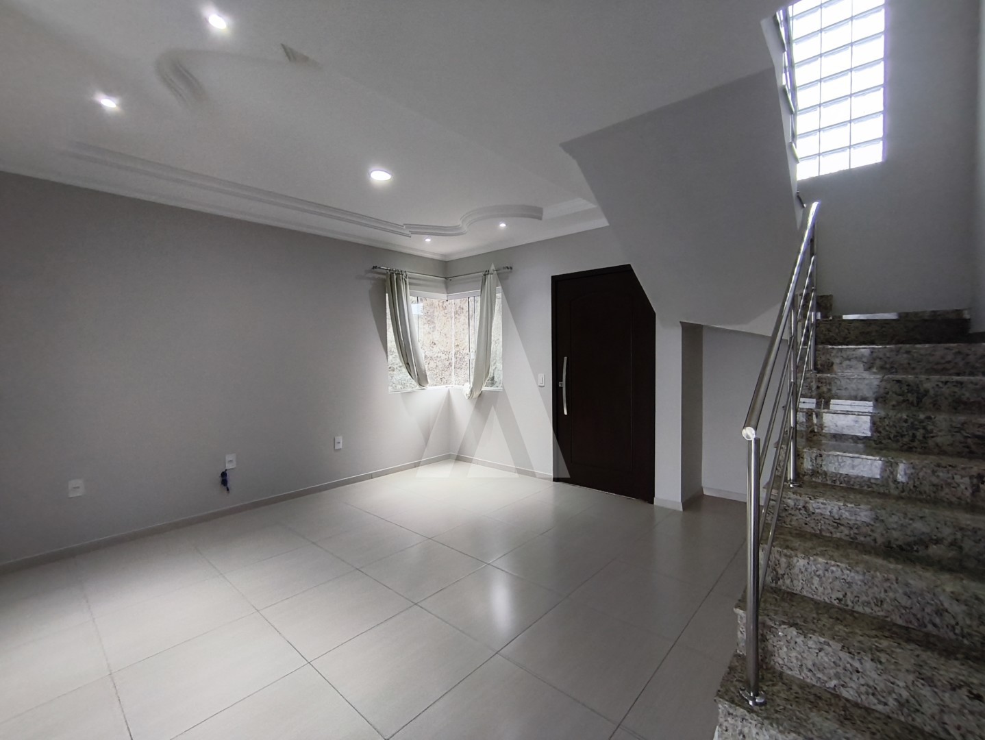 CASA NO COSTA E SILVA COM 04 QUARTOS SENDO 02 SUÍTES — foto 3