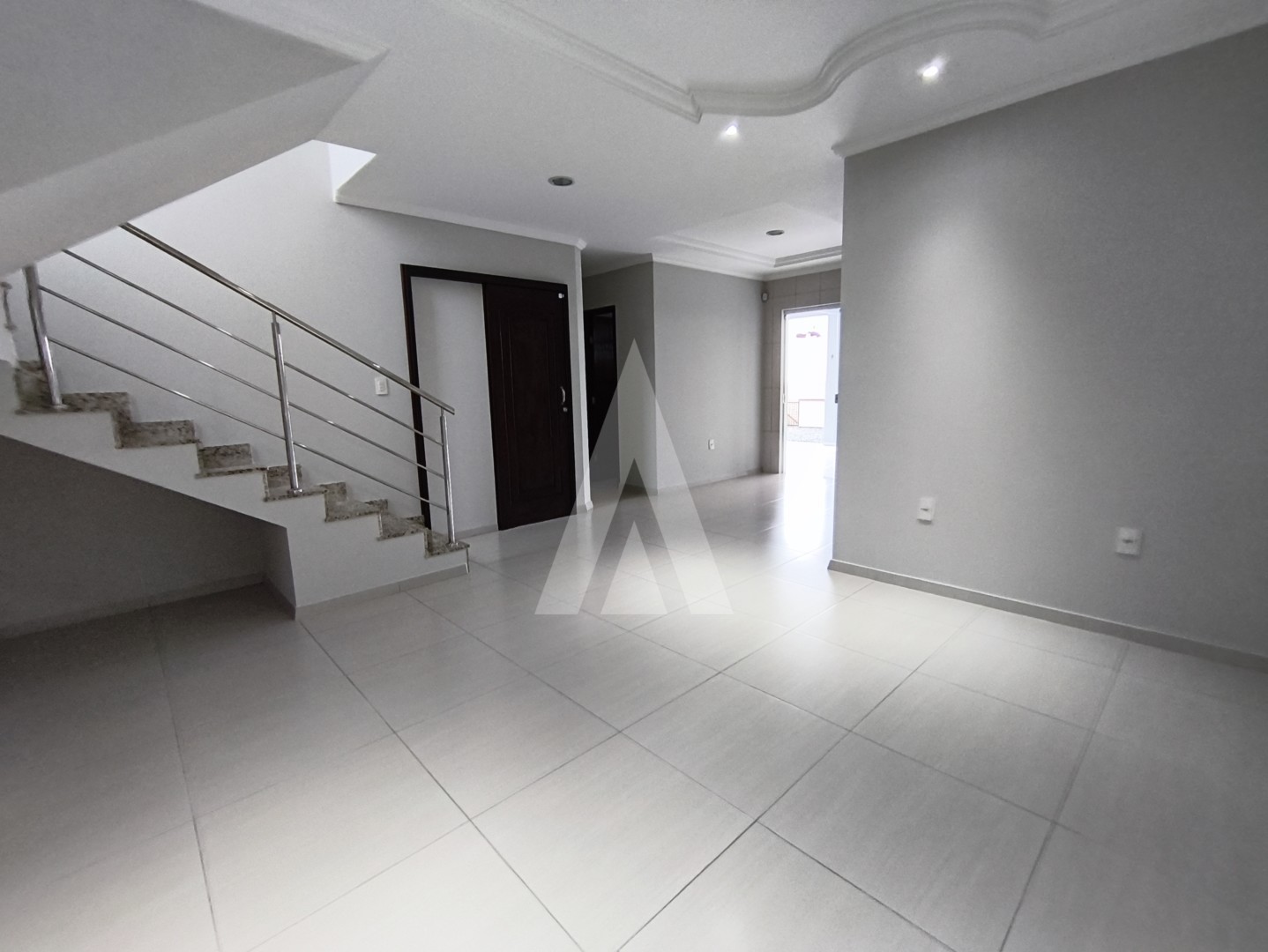 CASA NO COSTA E SILVA COM 04 QUARTOS SENDO 02 SUÍTES — foto 5