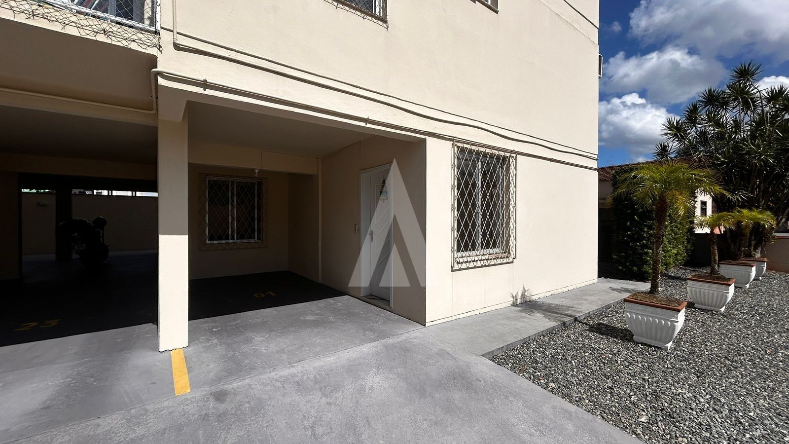 APARTAMENTO COM 3 QUARTOS, 2 VAGAS DE GARAGENS NO BAIRRO SAGUAÇU. — foto 5