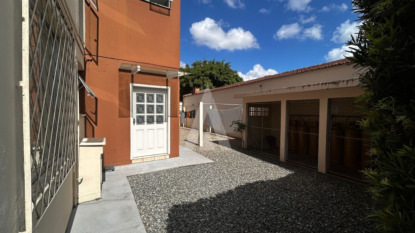 APARTAMENTO COM 3 QUARTOS, 2 VAGAS DE GARAGENS NO BAIRRO SAGUAÇU. — foto 7