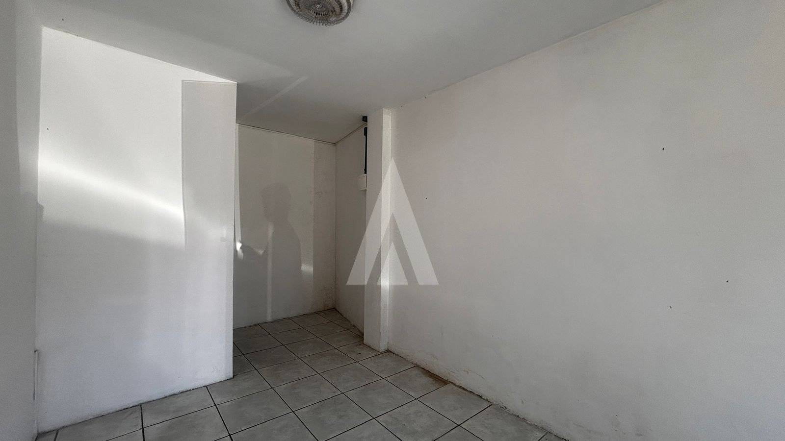 LOJA COM 16M NO CENTRO DA CIDADE, ESQUINA COM A DONA FRANCISCA — foto 2