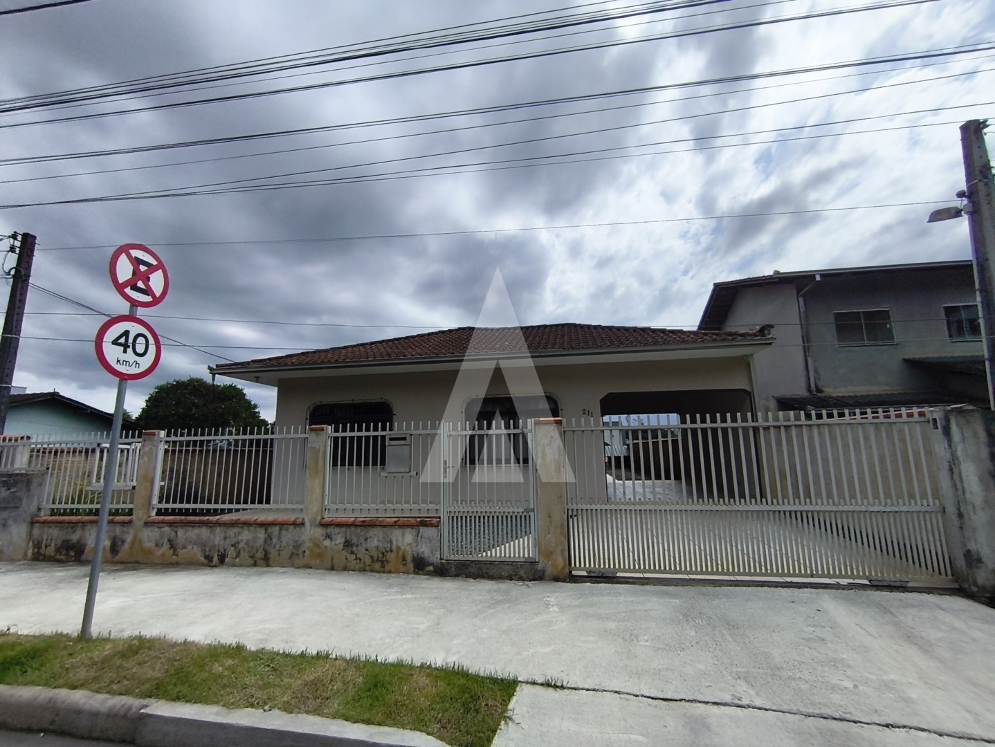 CASA AMPLA NO VILA NOVA COM 03 QUARTOS SENDO 01 SUÍTE - foto 1