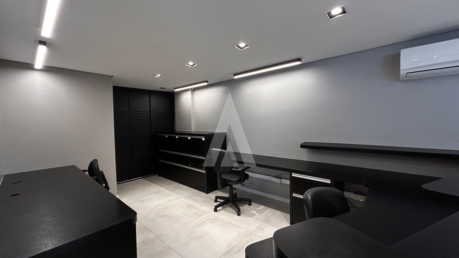 LOJA / SALA COMERCIAL COM 157,43 COM 4 SALAS, RECEPÇÃO, 3 LAVABOS, AMBIENTES CLIMATIZADOS NO BAIRRO CENTRO. — foto 5