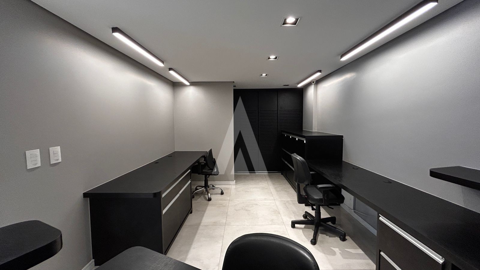 LOJA / SALA COMERCIAL COM 157,43 COM 4 SALAS, RECEPÇÃO, 3 LAVABOS, AMBIENTES CLIMATIZADOS NO BAIRRO CENTRO. — foto 6