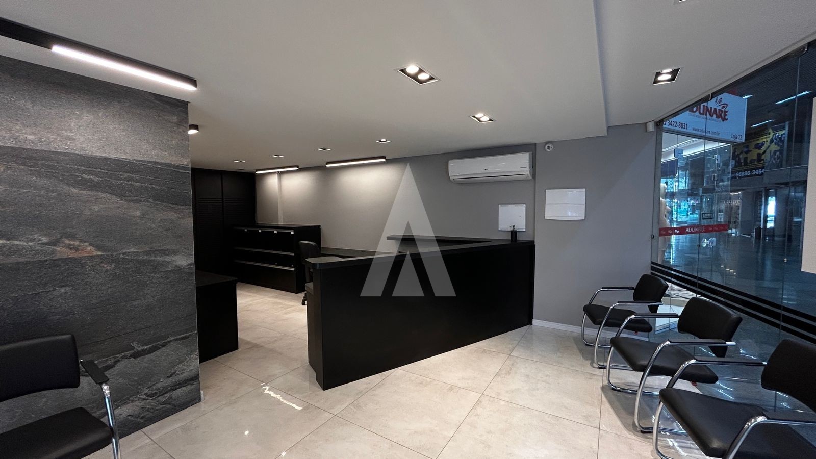 LOJA / SALA COMERCIAL COM 157,43 COM 4 SALAS, RECEPÇÃO, 3 LAVABOS, AMBIENTES CLIMATIZADOS NO BAIRRO CENTRO. — foto 2