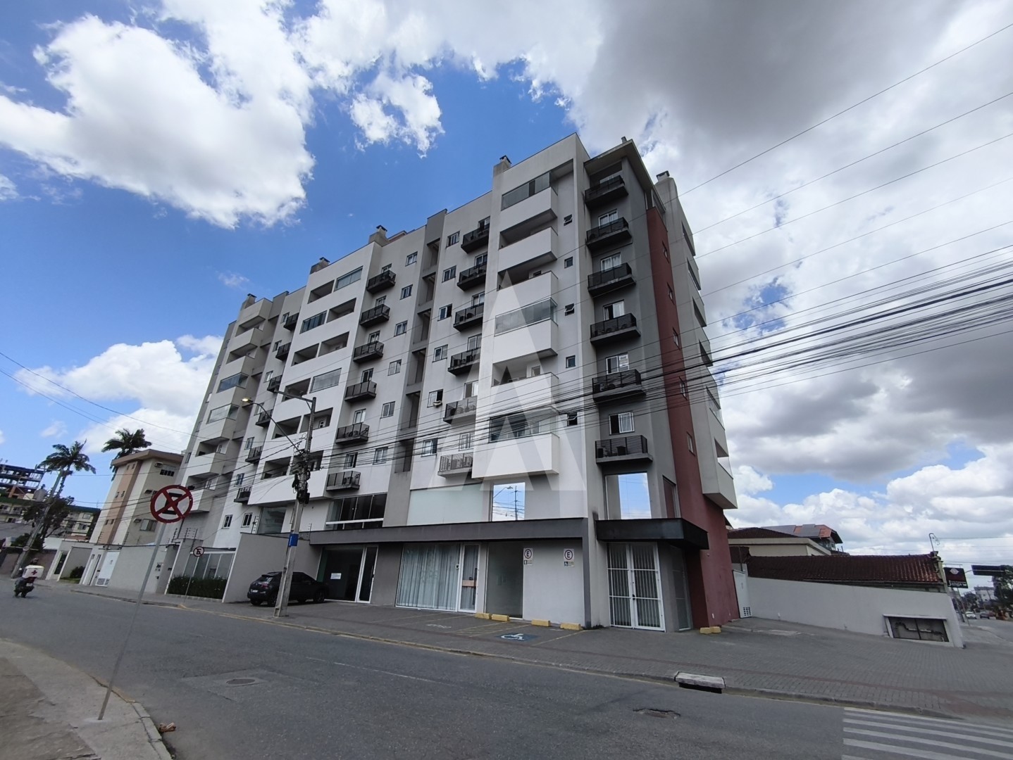 Apartamento com 2 quartos, sala de estar e cozinha no Saguaçu em Joinville - SC - foto 1