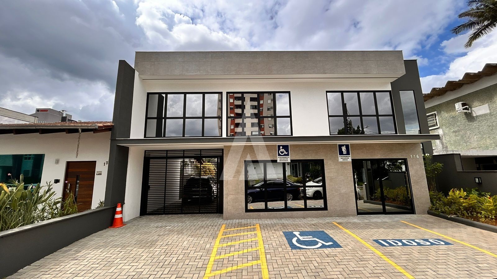 IMOVEL COMERCIAL NOVO COM 9 SALAS, 6 LAVABOS, COZINHA, ELEVADOR, E VAGAS DE ESTACIONAMENTO. — foto 2
