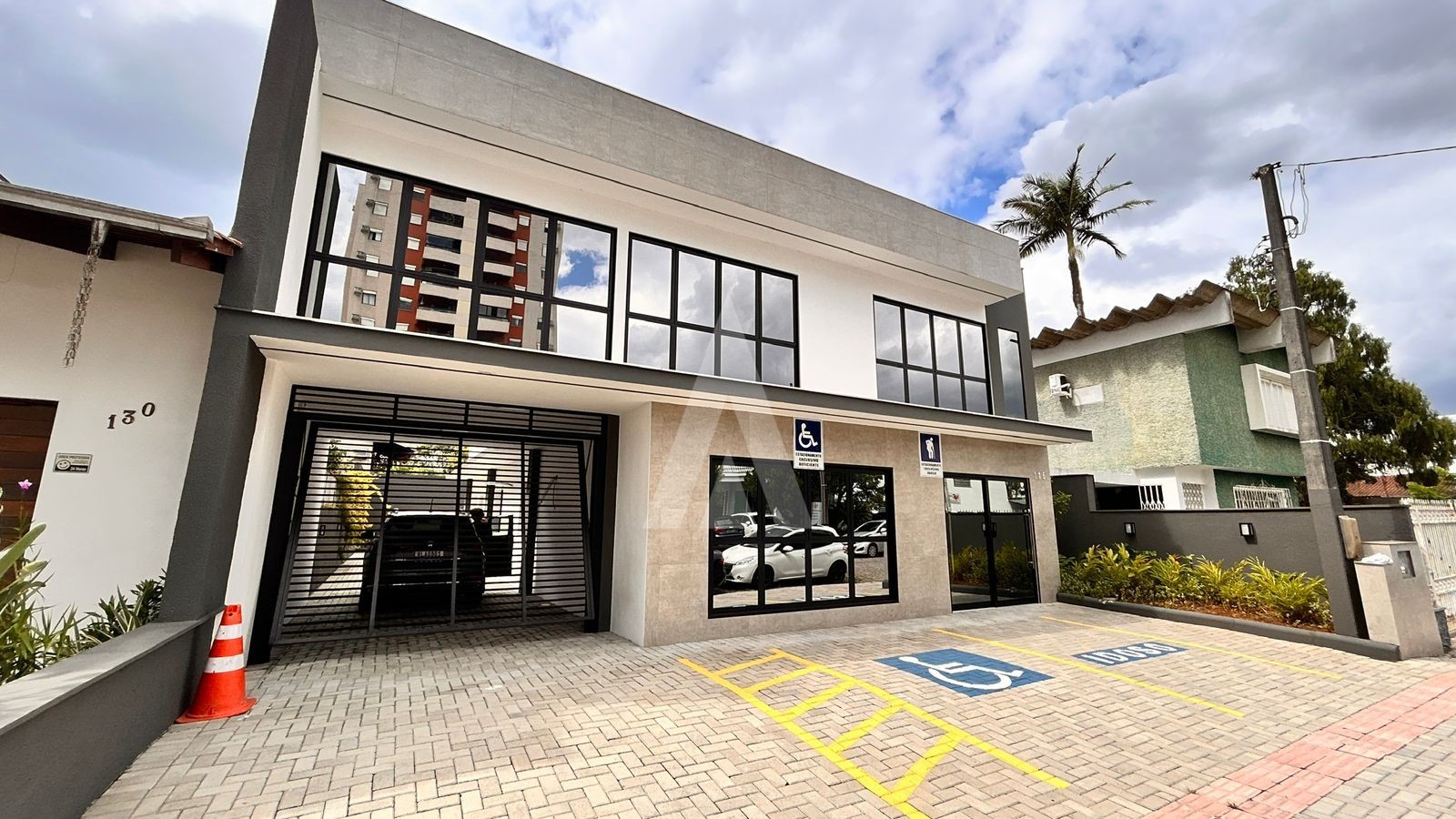 IMOVEL COMERCIAL NOVO COM 9 SALAS, 6 LAVABOS, COZINHA, ELEVADOR, E VAGAS DE ESTACIONAMENTO. - foto 1