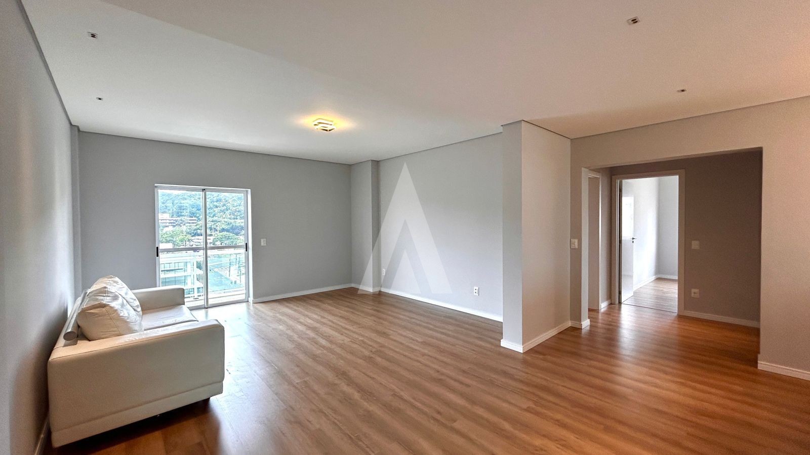 APARTAMENTO SEMI MOBILIADO, COM 3 QUARTOS, HIDRO, COZINHA E SACADA COM CHURRASQUEIRA — foto 7