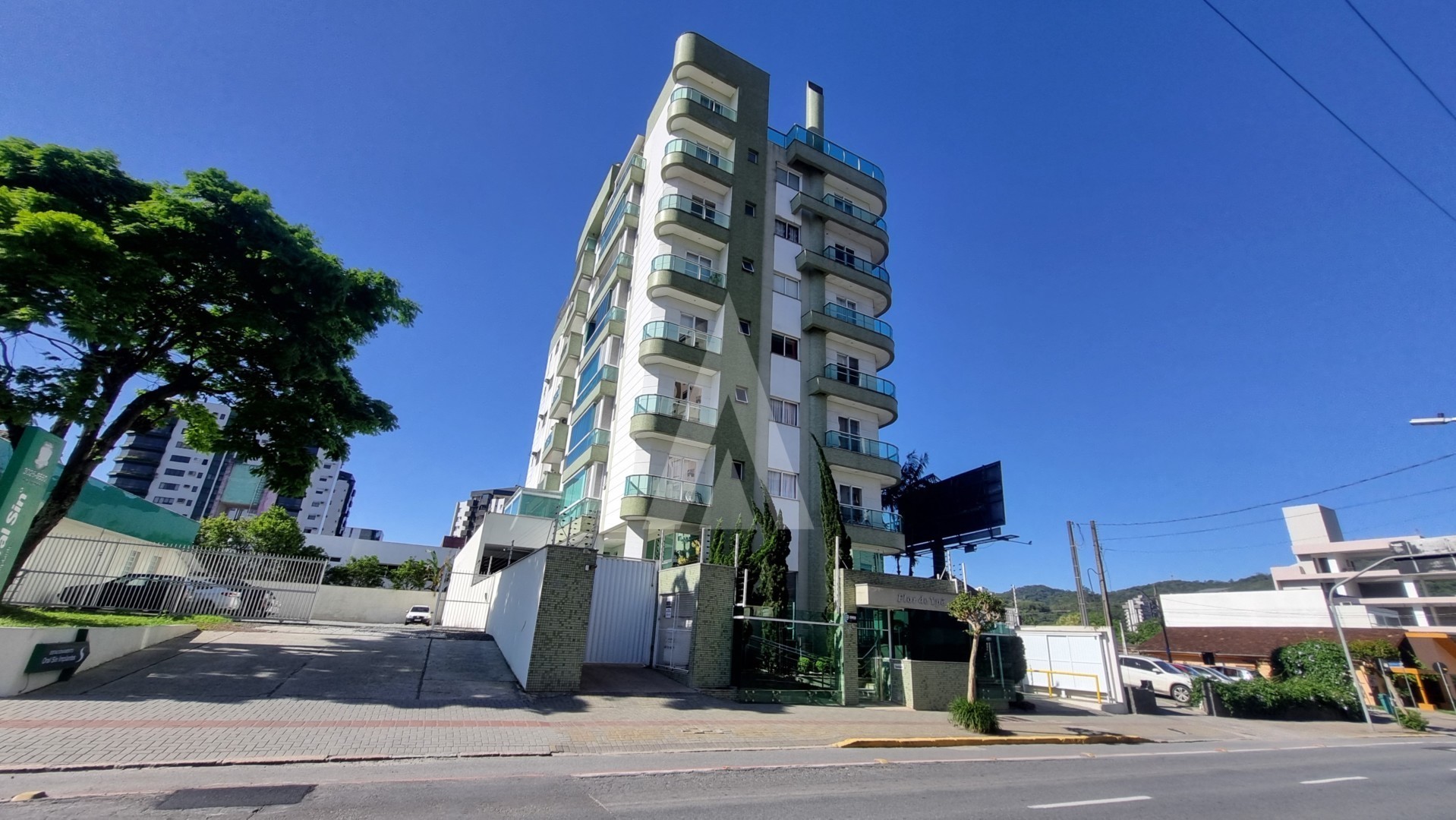 APARTAMENTO SEMI MOBILIADO, COM 3 QUARTOS, HIDRO, COZINHA E SACADA COM CHURRASQUEIRA - foto 1