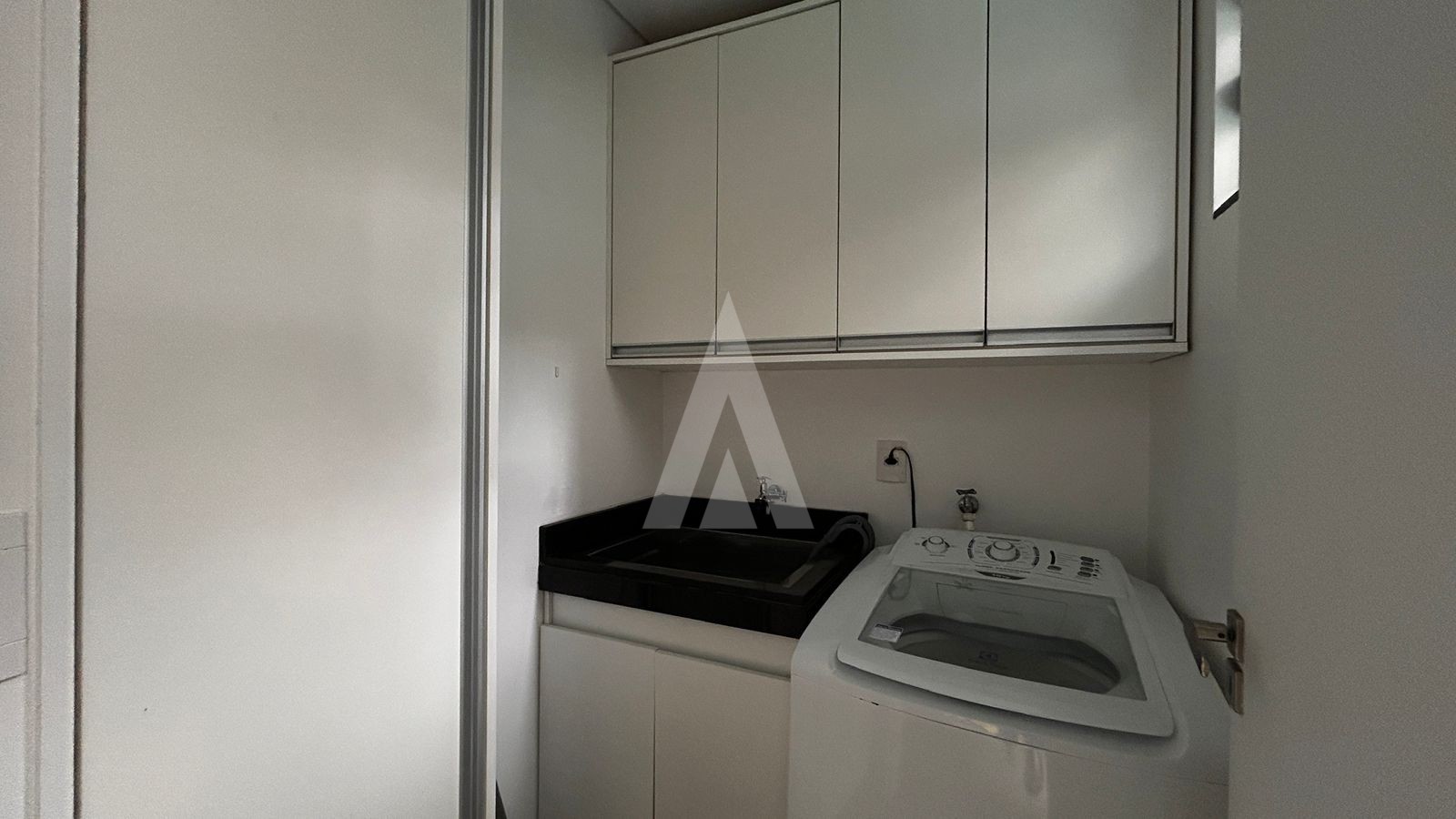 CASA MOBILIADA COM 3 QUARTOS SENDO 1 SUITE, ÁREA DE FESTA, PISCINA E CHURRASQUEIRA, BAIRRO GLÓRIA. — foto 6