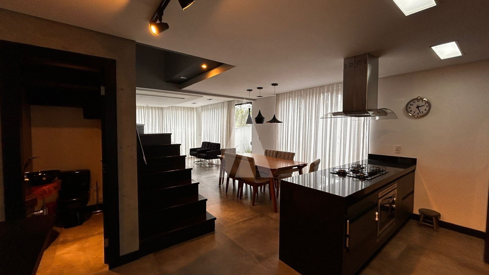 CASA MOBILIADA COM 3 QUARTOS SENDO 1 SUITE, ÁREA DE FESTA, PISCINA E CHURRASQUEIRA, BAIRRO GLÓRIA. — foto 7