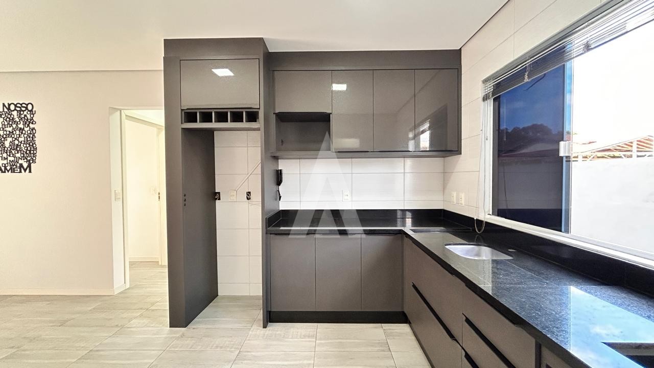 APARTAMENTO COM 2 QUARTOS, COZINHA, SACADA COM CHURRASQUEIRA NO BAIRRO ESPINHEIROS. — foto 5