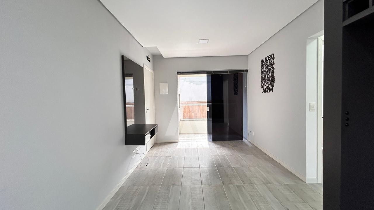 APARTAMENTO COM 2 QUARTOS, COZINHA, SACADA COM CHURRASQUEIRA NO BAIRRO ESPINHEIROS. — foto 6