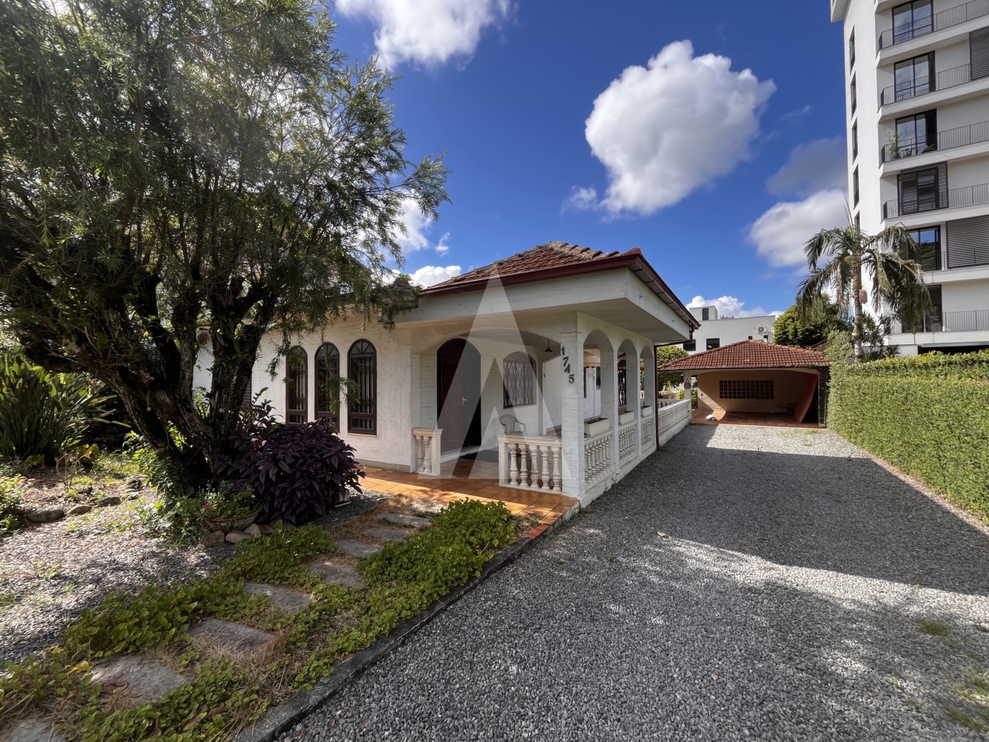 Casa Comercial com 3 quartos no bairro Glória, Joinville, com 294.04 m. - foto 1