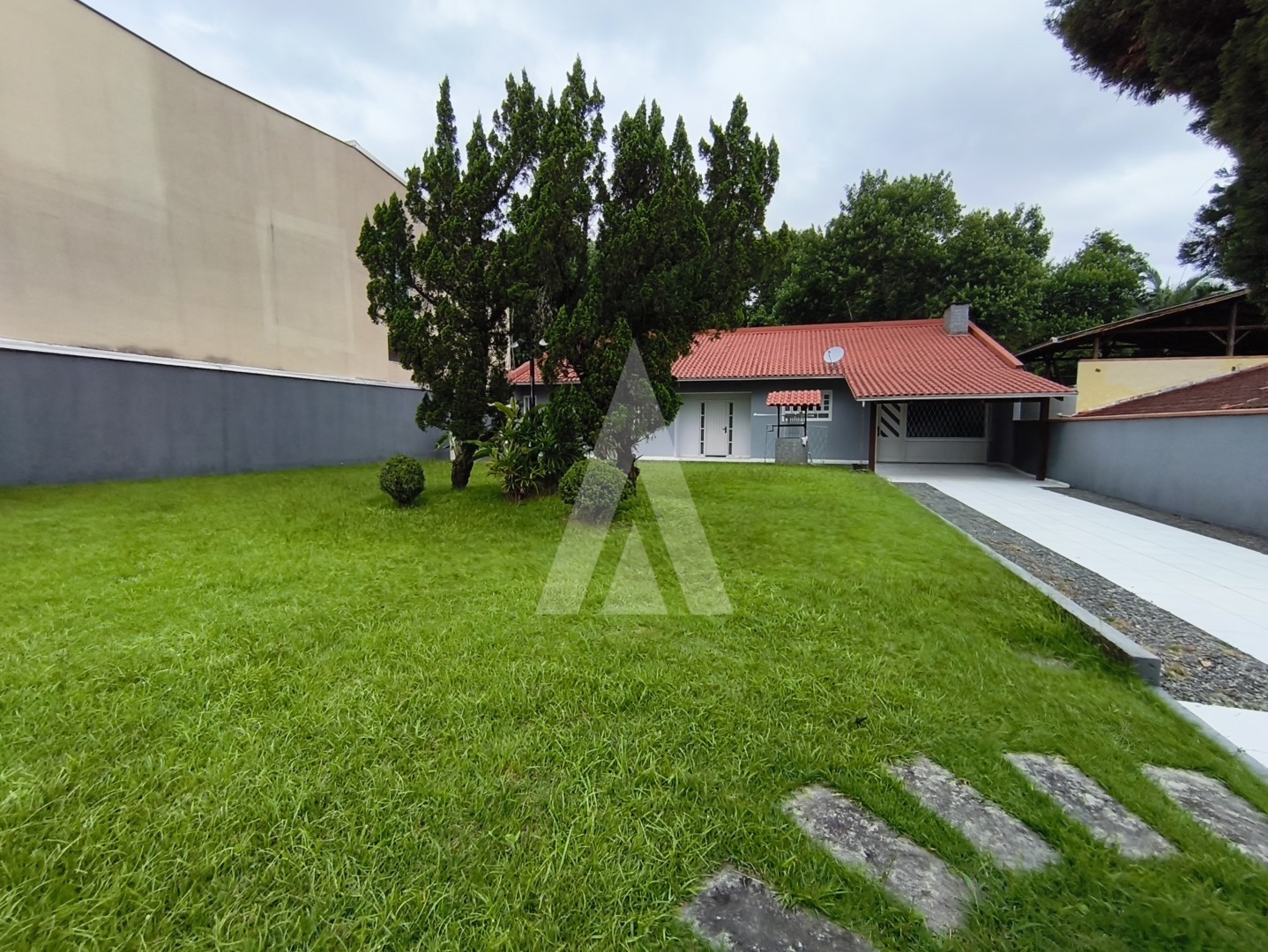 CASA TÉRREA NO BOM RETIRO COM 02 QUARTOS SENDO 01 SUÍTE AMPLO ESPAÇO COM CHURRASQUEIRA — foto 2