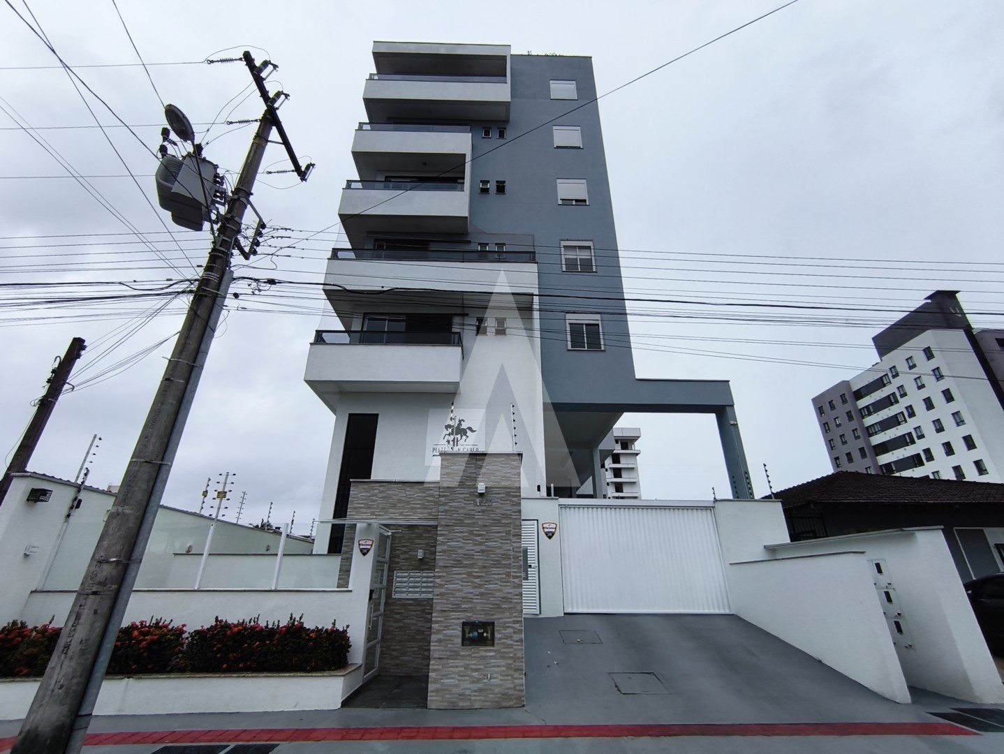 APARTAMENTO GIARDINO COMPLETO DE ARMÁRIOS, CLIMATIZADO COM 116 M NO COSTA E SILVA, POSSUÍ JACUZZI E CONTA COM 02 QUARTOS - foto 1