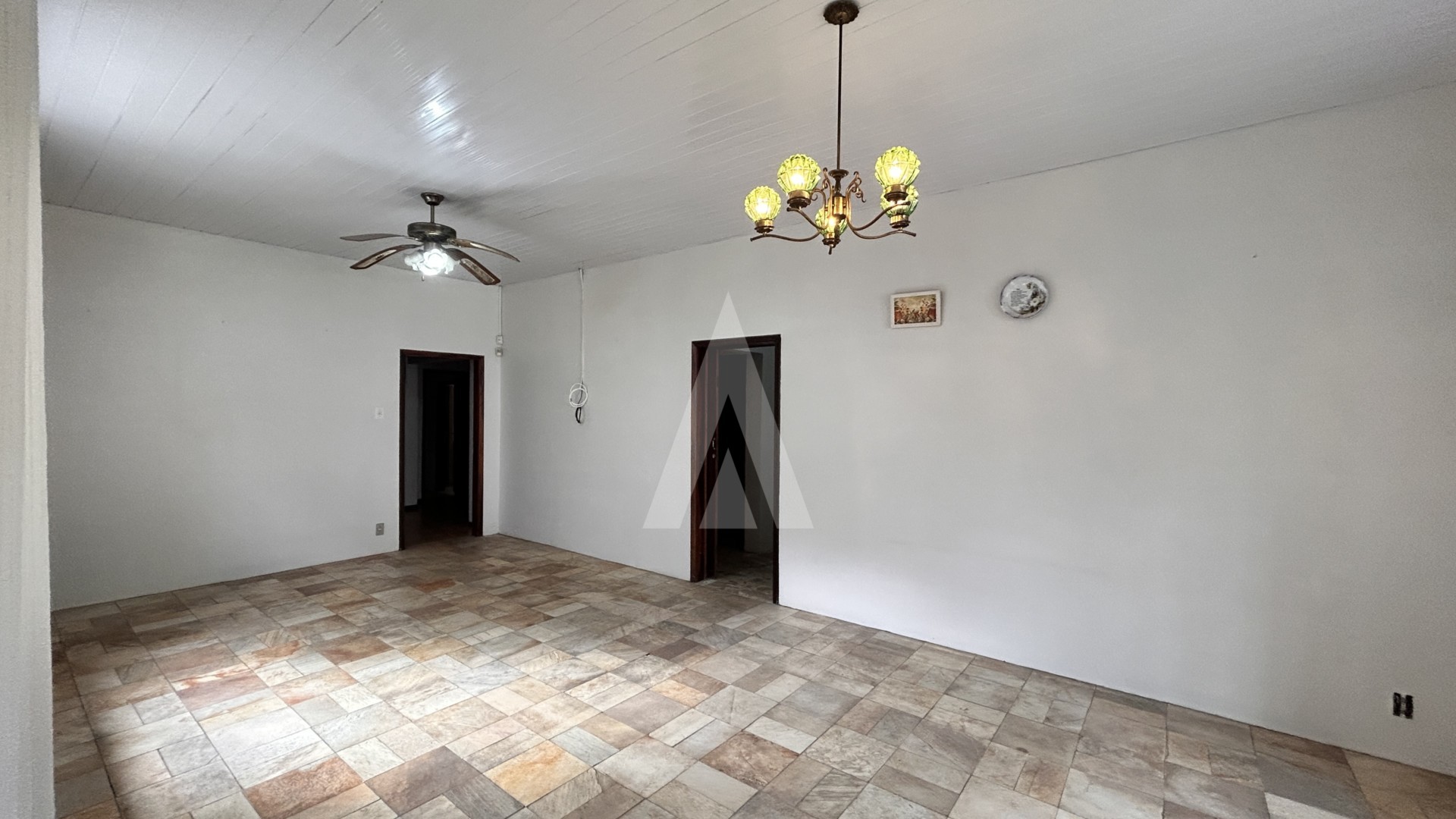 CASA SEMI MOBILIADA COM 4 QUARTOS SENDO 1 SUÍTE AMPLO TERRENO E JARDIM NO BAIRRO FLORESTA — foto 6