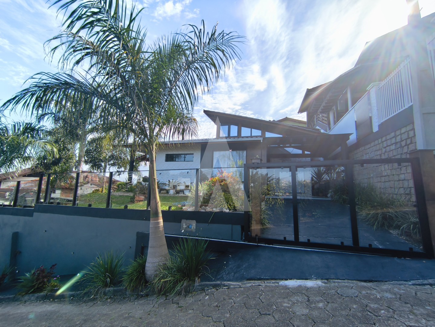 CASA NO ITAUM COM 03 QUARTOS SENDO 02 SUÍTES - foto 1