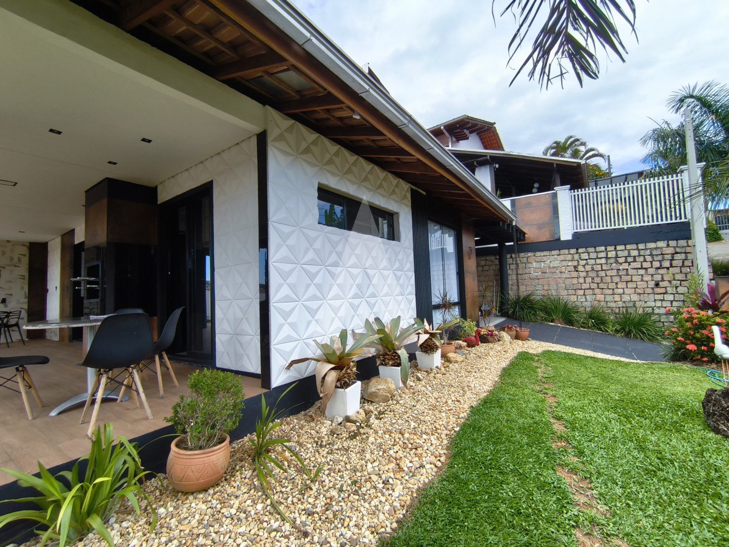 CASA NO ITAUM COM 03 QUARTOS SENDO 02 SUÍTES — foto 6