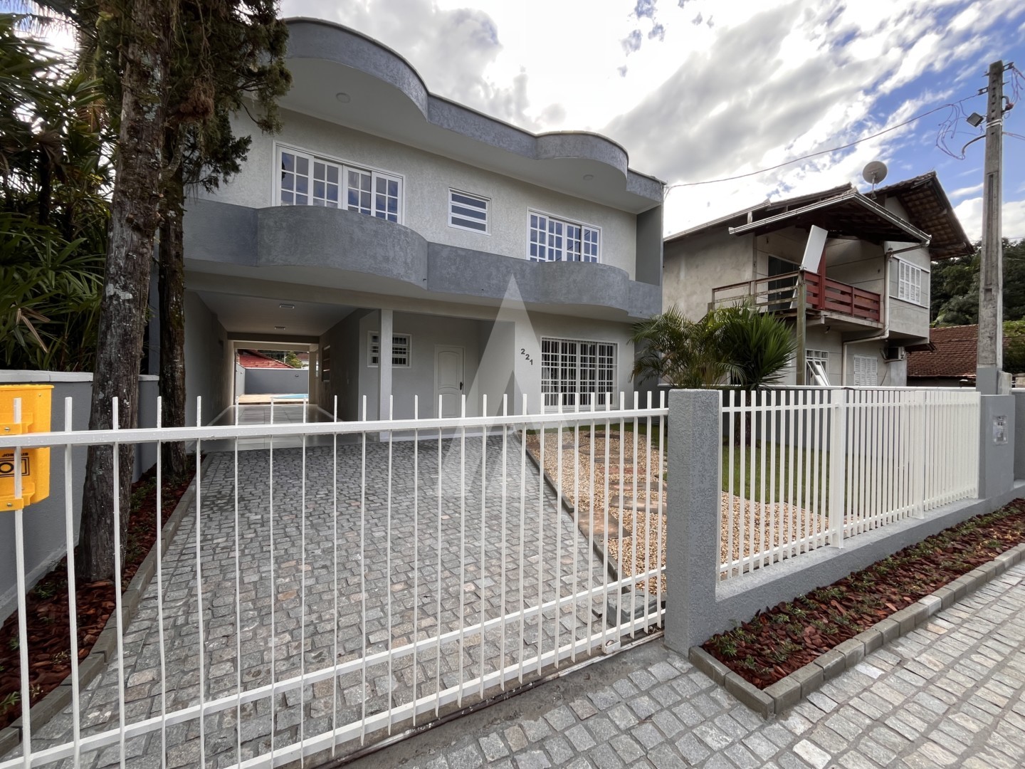 Casa residencial com 4 quartos no bairro Atiradores, Joinville, 300 m. - foto 1