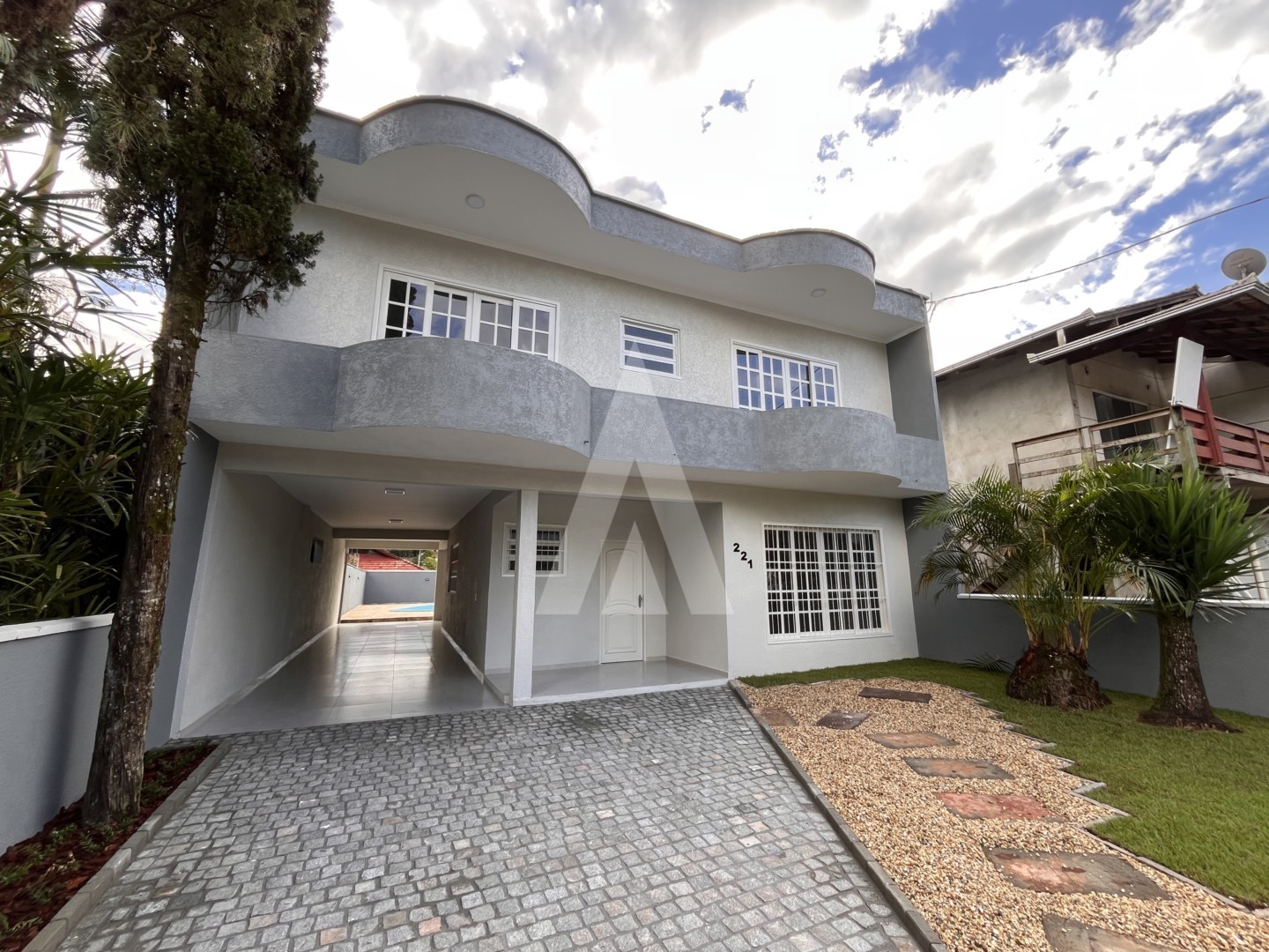 Casa residencial com 4 quartos no bairro Atiradores, Joinville, 300 m. — foto 2