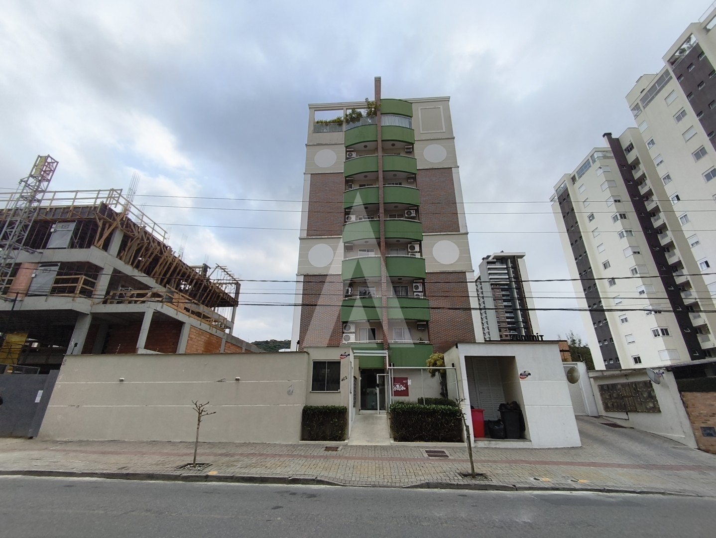 APARTAMENTO 02 DORMITÓRIOS, SENDO 01 SUÍTE + OFFICE, ATIRADORES - foto 1