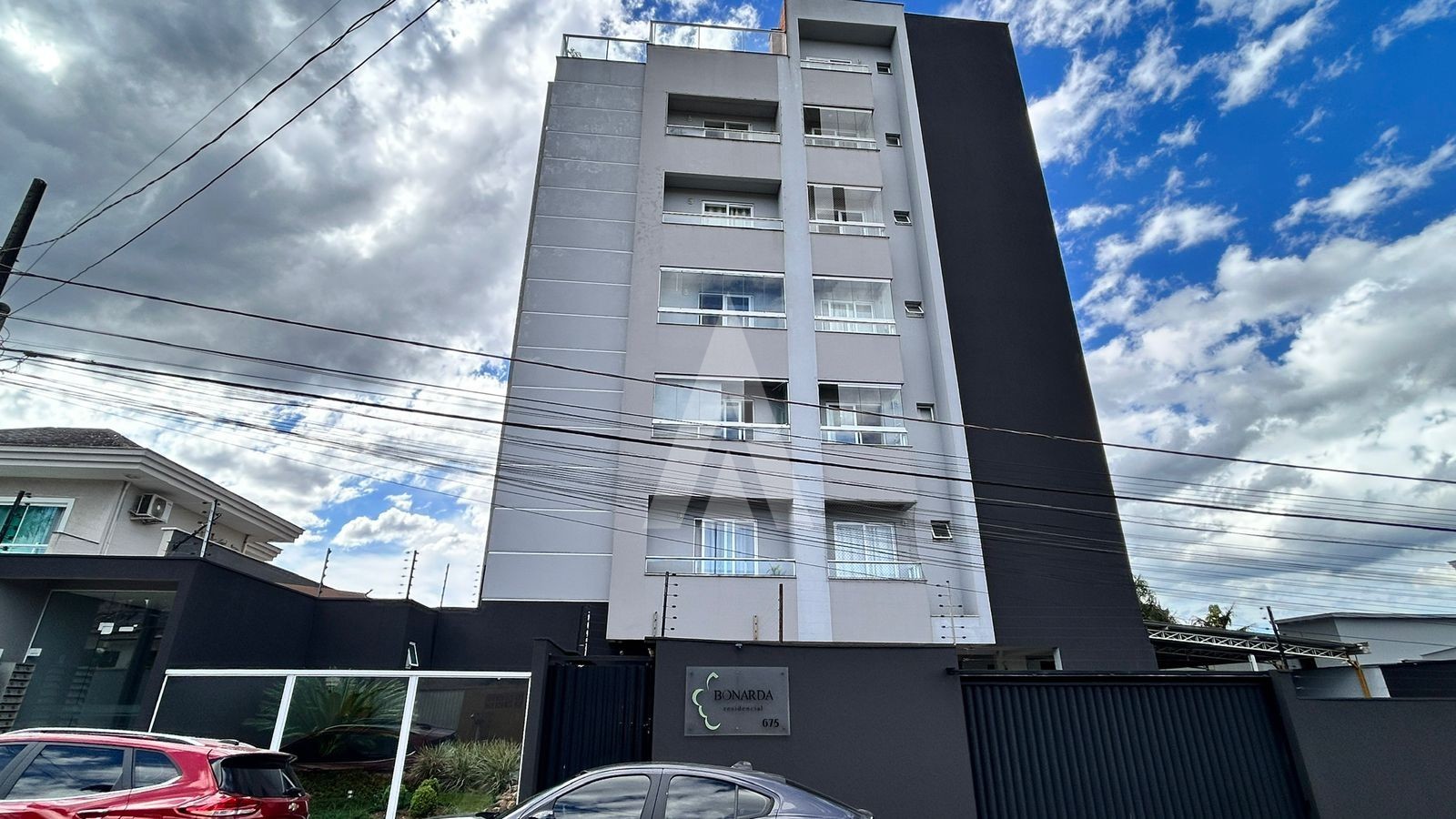 Apartamento semi mobiliado com 2 quartos, cozinha com eletros, sacada com churrasqueira no bairro Petropolis. - foto 1