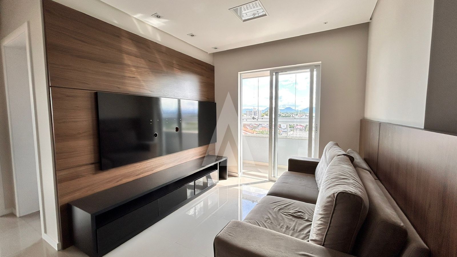 Apartamento semi mobiliado com 2 quartos, cozinha com eletros, sacada com churrasqueira no bairro Petropolis. — foto 5