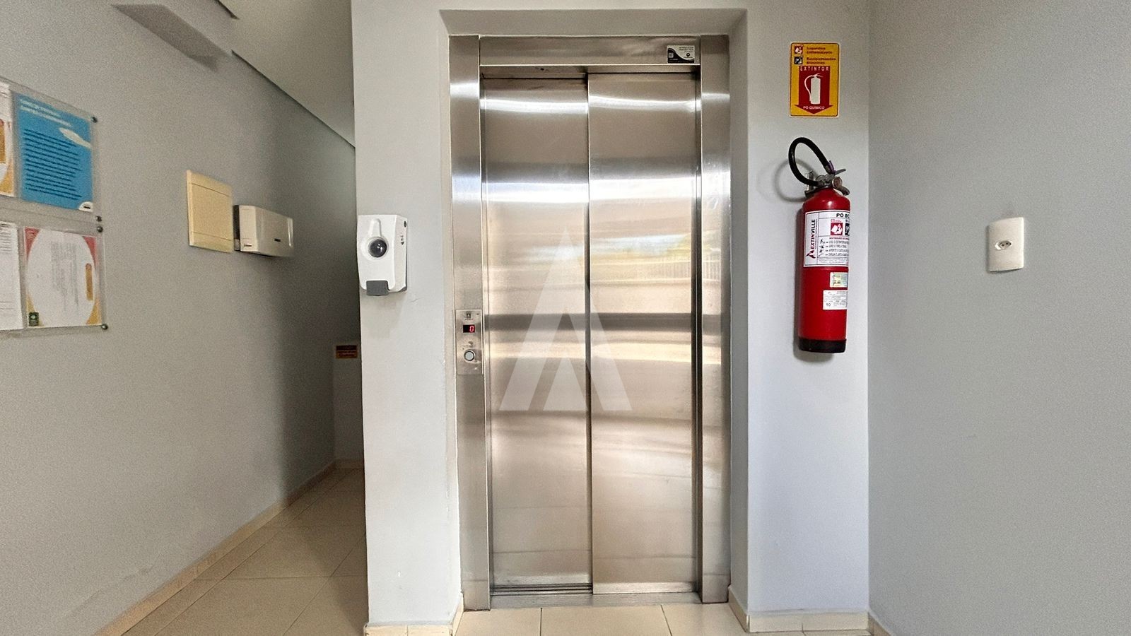 APARTAMENTO SEMI MOBILIADO COM 3 QUARTOS, SACADA COM CHURRASQUEIRA NO BAIRRO FLORESTA. — foto 2