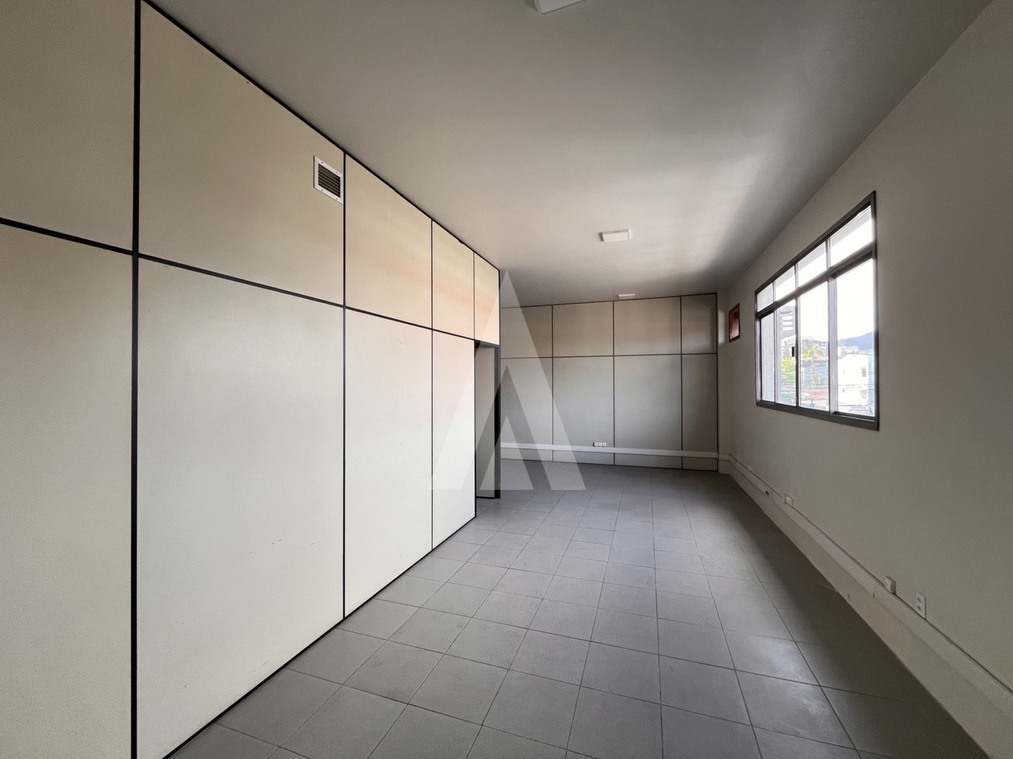 Sala comercial ampla no bairro América, Joinville, com 386.32 m. — foto 3