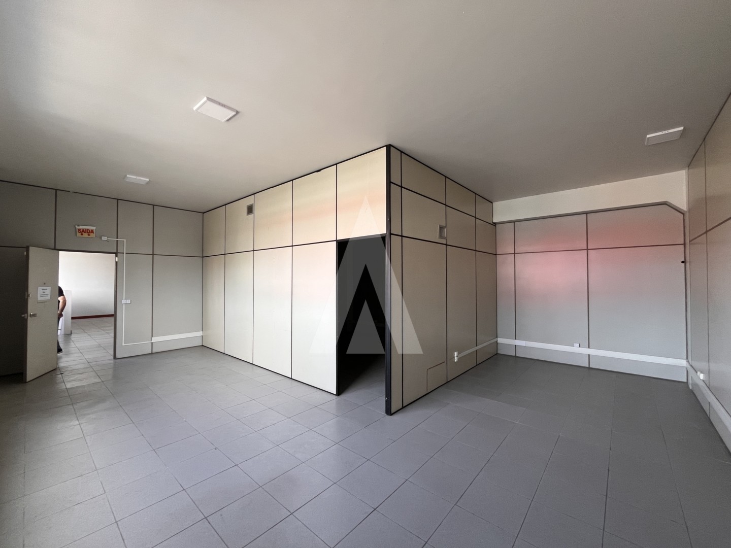 Sala comercial ampla no bairro América, Joinville, com 386.32 m. — foto 4