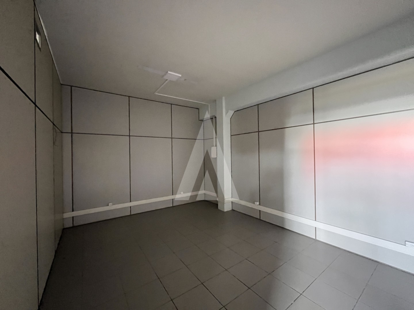 Sala comercial ampla no bairro América, Joinville, com 386.32 m. — foto 5