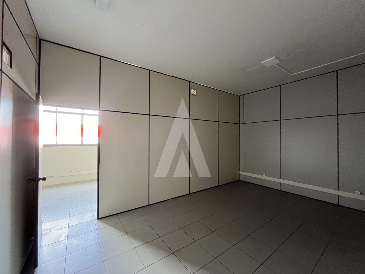 Sala comercial ampla no bairro América, Joinville, com 386.32 m. — foto 6