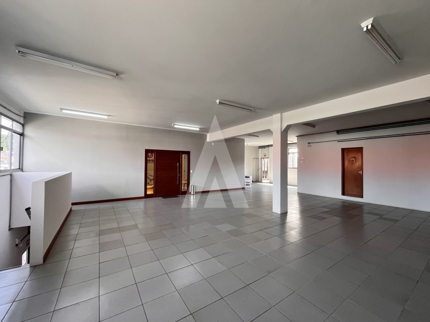 Sala comercial ampla no bairro América, Joinville, com 386.32 m. — foto 7