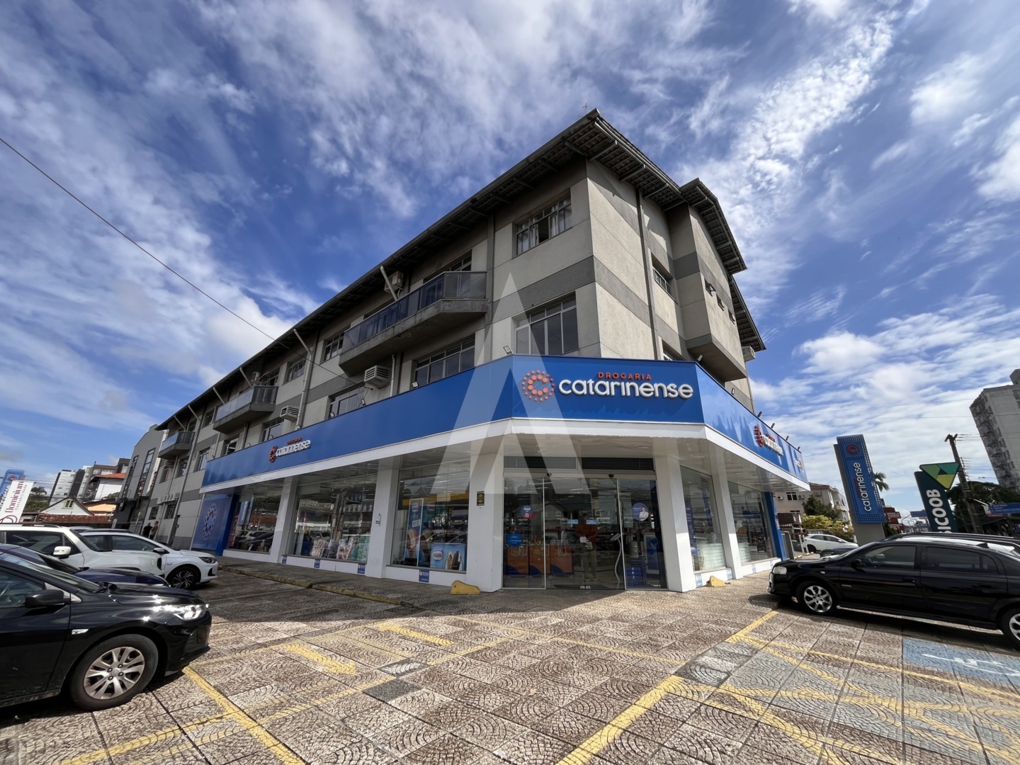 Sala comercial ampla no bairro América, Joinville, com 386.32 m. - foto 1