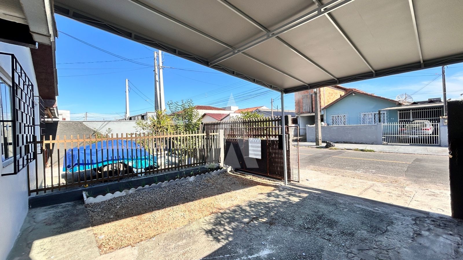 CASA COM 3 QUARTOS, 2 BANHEIROS, COZINHA, VAGA COBERTA NO BAIRRO ADHEMAR GARCIA. — foto 6
