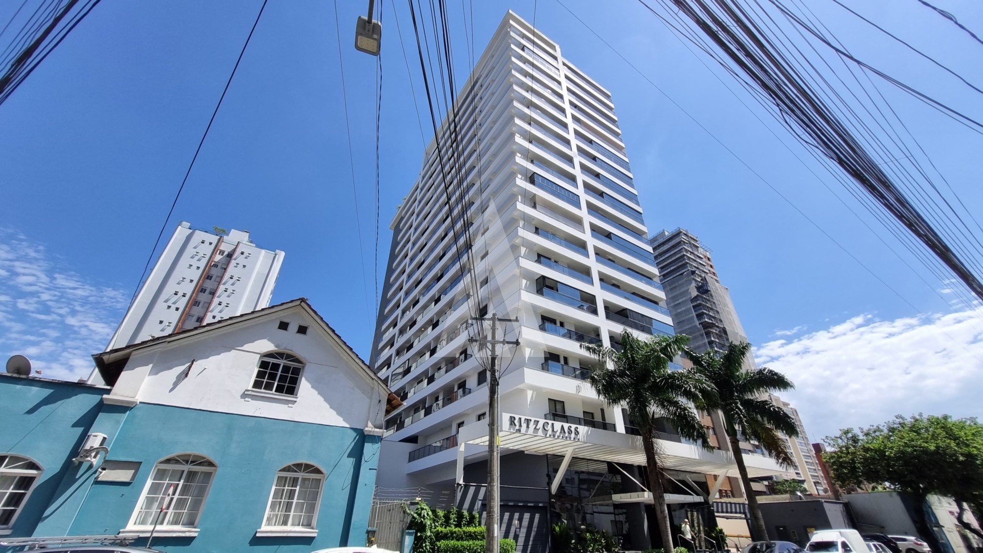 APARTAMENTO MOBILIADO NO CENTRO COM 02 QUARTOS - foto 1