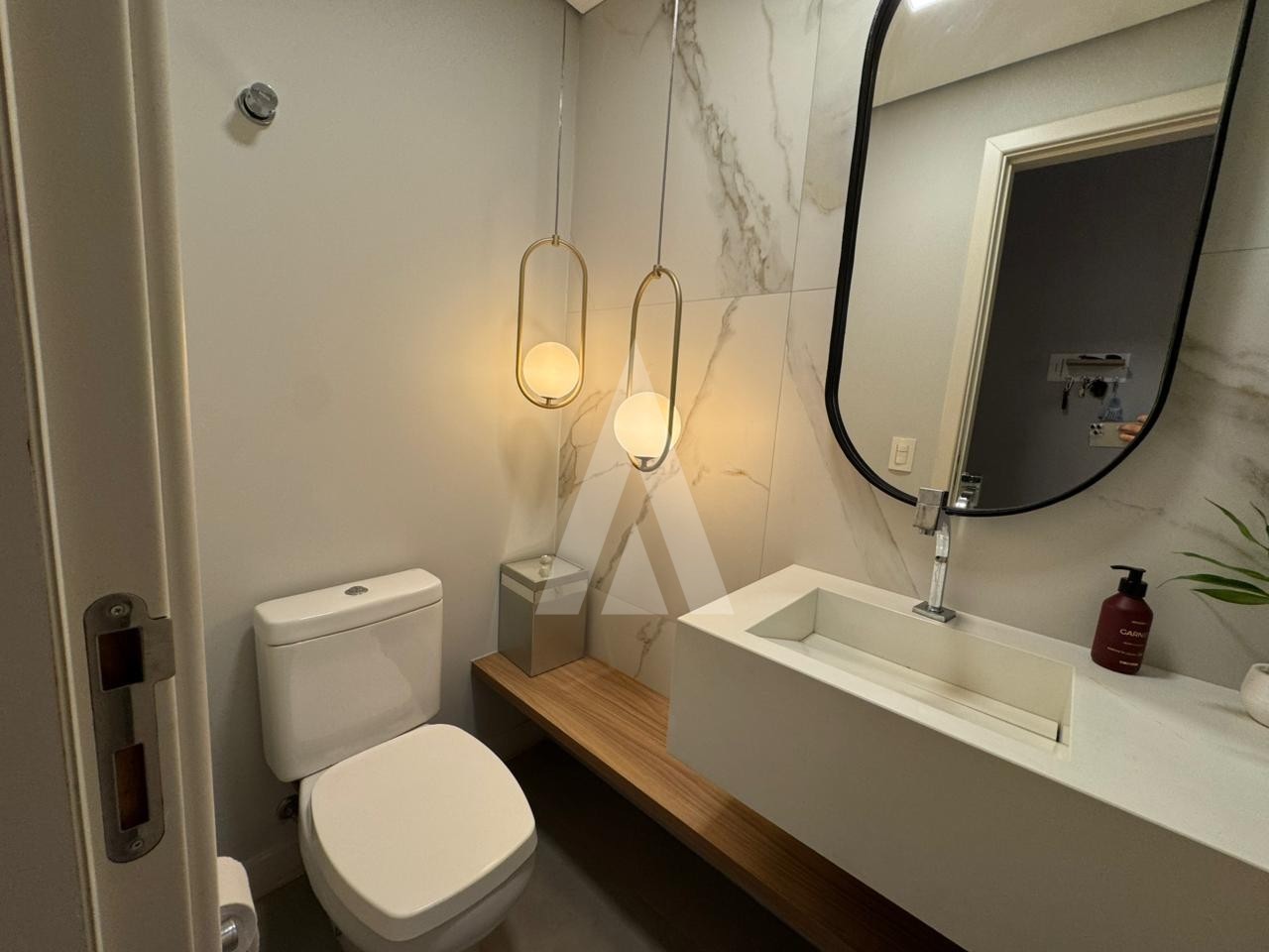 APARTAMENTO MOBILIADO NO CENTRO COM 02 QUARTOS — foto 3