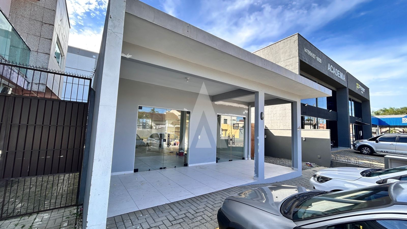 LOJA COMERCIAL COM 76,M COM AMPLO ESTACIONAMENTO, LAVABOS NO BAIRRO VILA NOVA. - foto 1