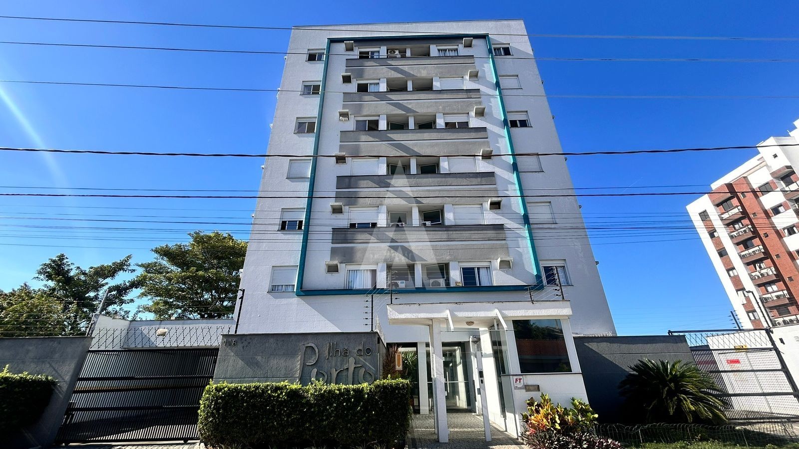 APARTAMENTO SEMI MOBILIADO, COM 3 QUARTOS, COZINHA, SACADA COM CHURRASQUEIRA NO BAIRRO ANITA GARIBALDI. — foto 2