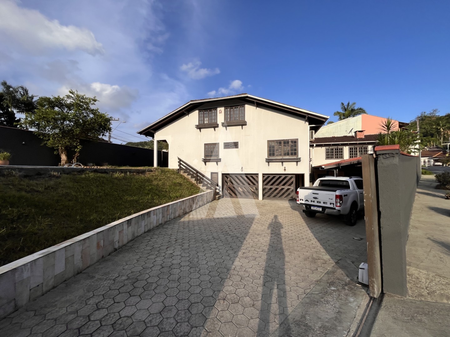 Casa Comercial no bairro Saguaçu, Joinville, com 329.48 m - foto 1