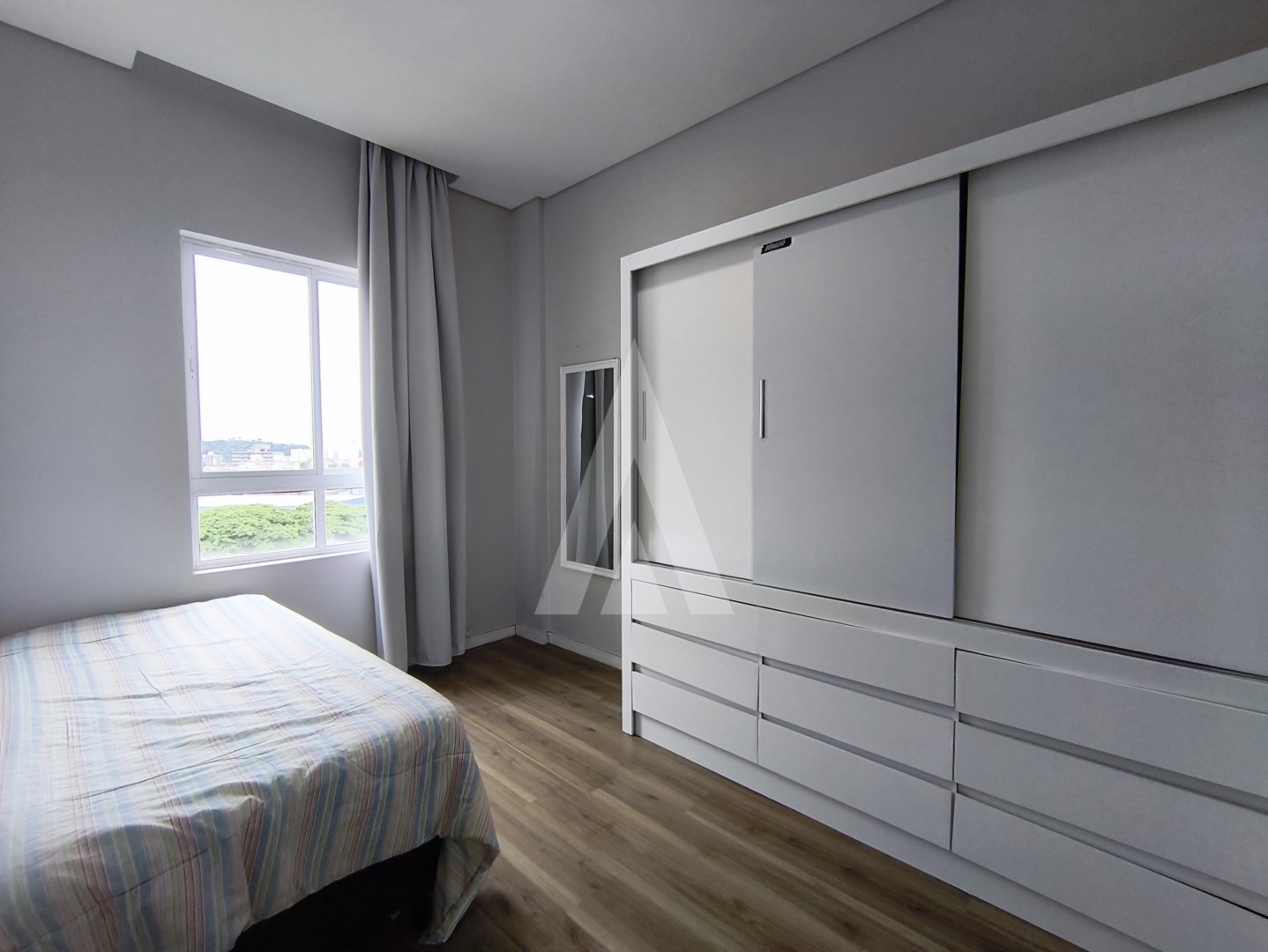 APARTAMENTO ALTO PADRÃO NO ANITA GARIBALDI COMPLETO DE ARMÁRIOS COM 03 QUARTOS SENDO 01 SUÍTE — foto 2