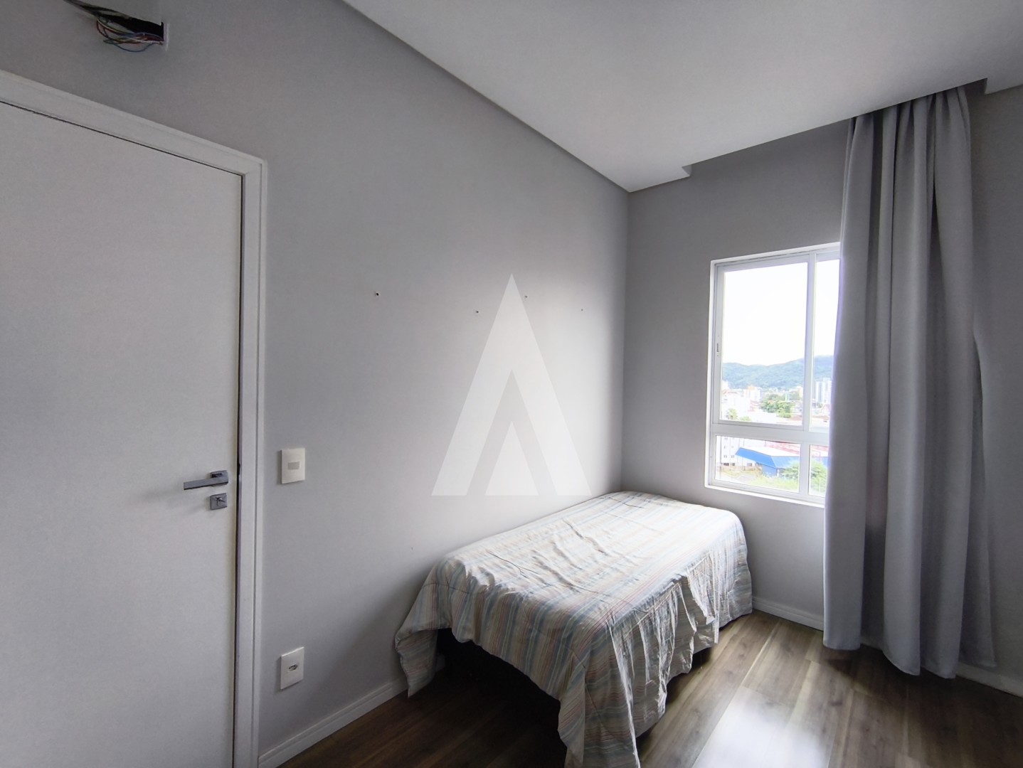 APARTAMENTO ALTO PADRÃO NO ANITA GARIBALDI COMPLETO DE ARMÁRIOS COM 03 QUARTOS SENDO 01 SUÍTE — foto 3