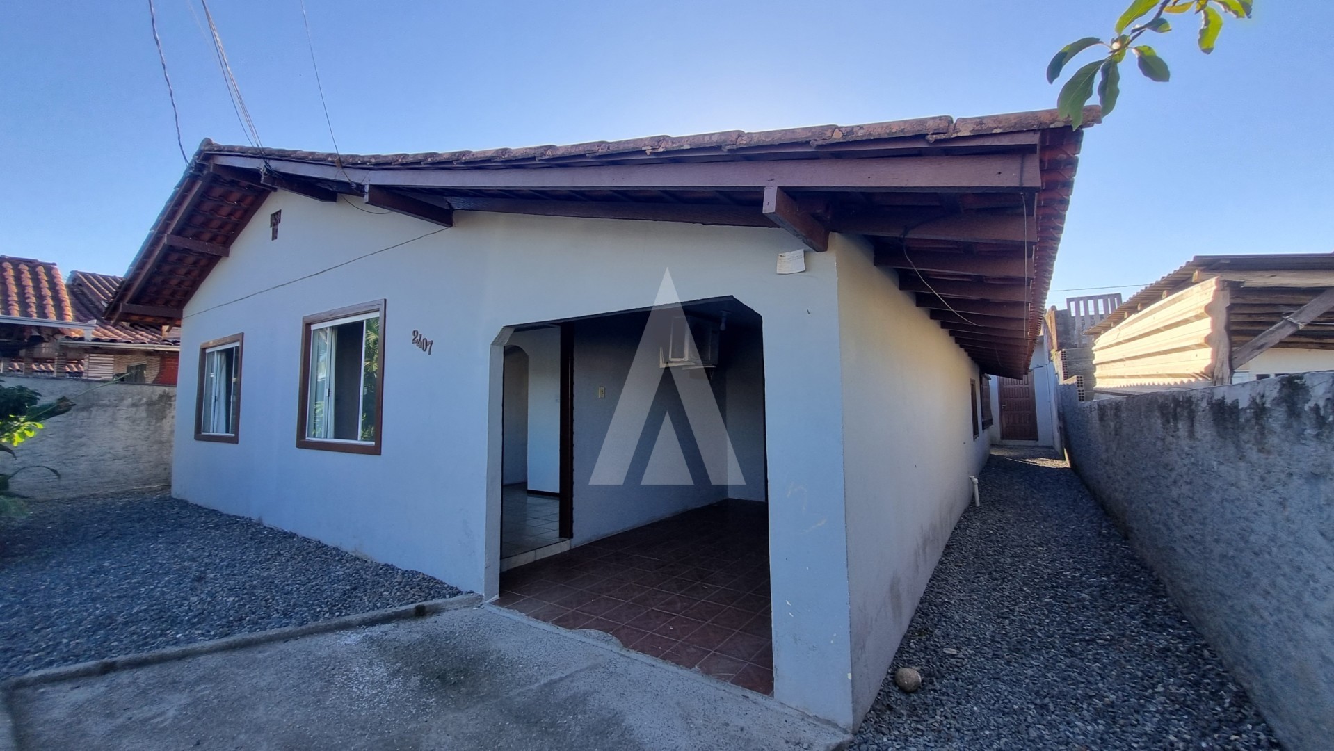 Casa residencial com 4 quartos no bairro Jardim Iririu. - foto 1