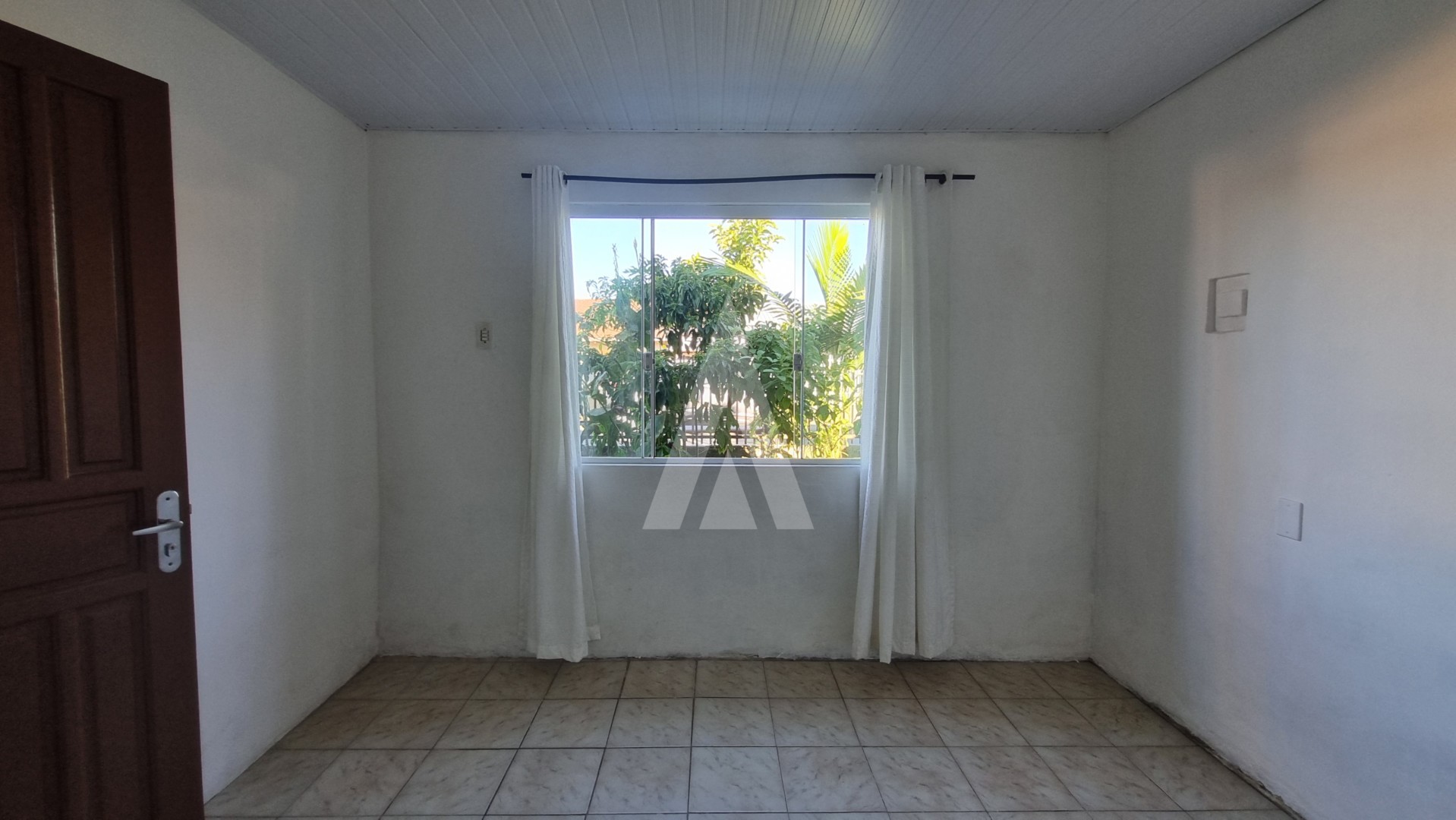 Casa residencial com 4 quartos no bairro Jardim Iririu. — foto 4