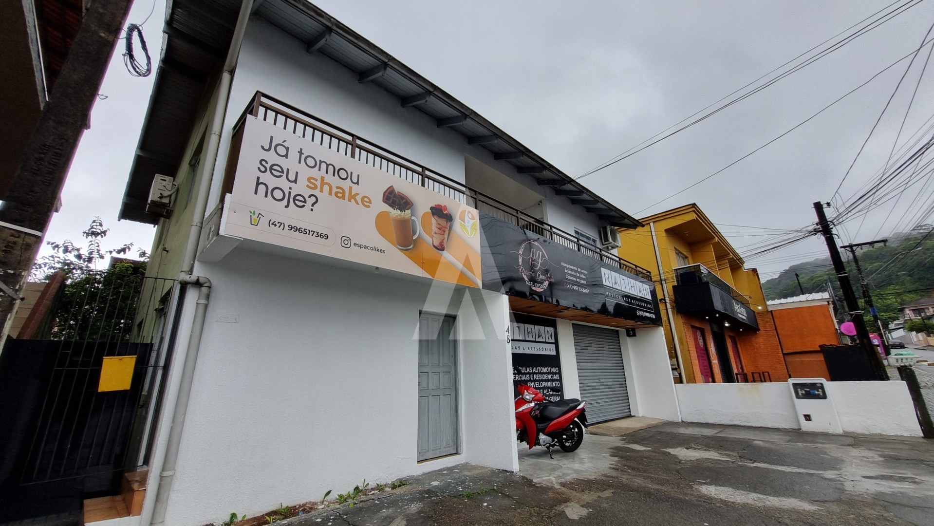 Sala comercial com 15m piso superior, localizada no bairro Iririu. - foto 1