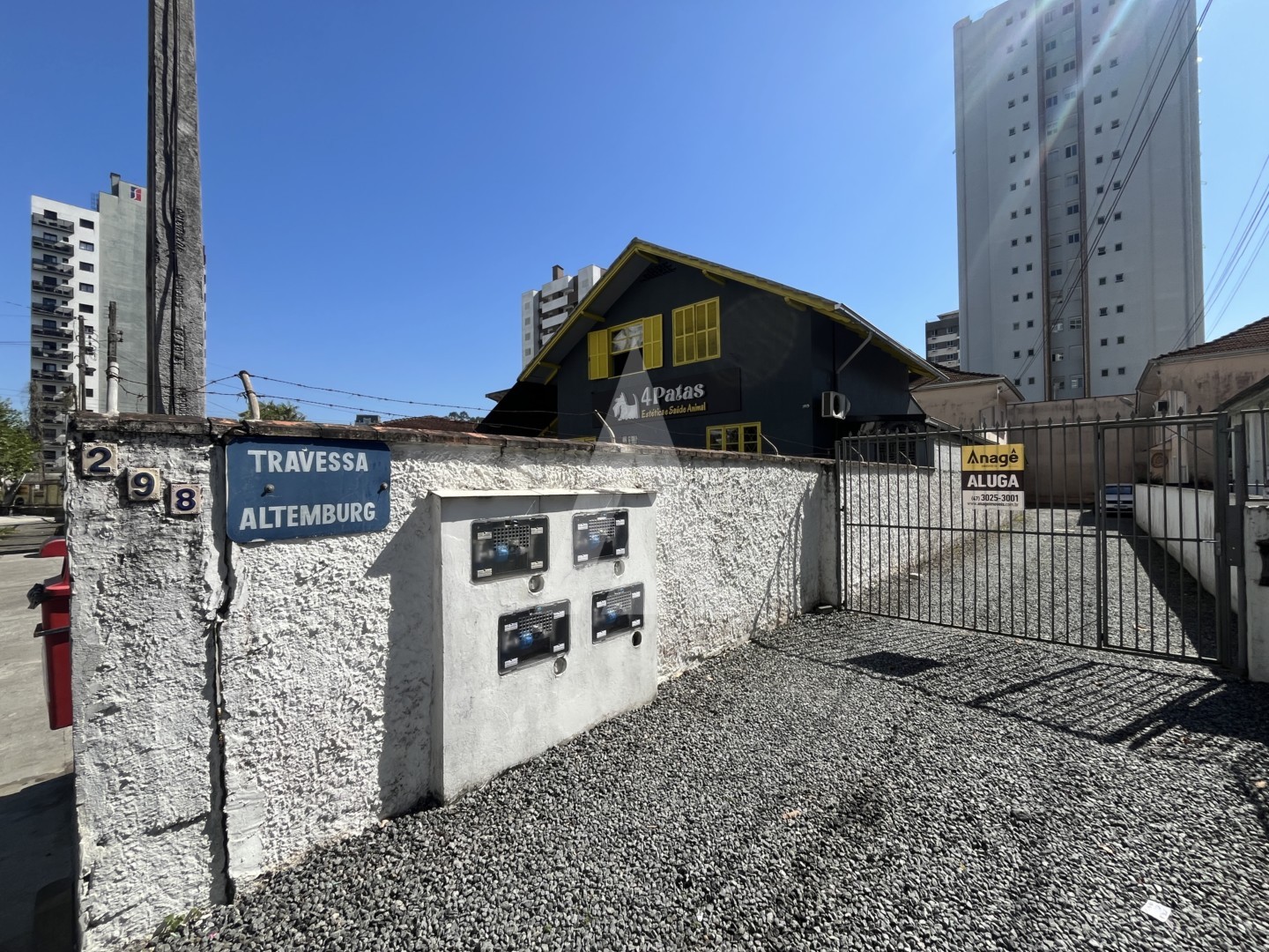 Casa residencial no bairro Centro com 3 dormitórios - foto 1