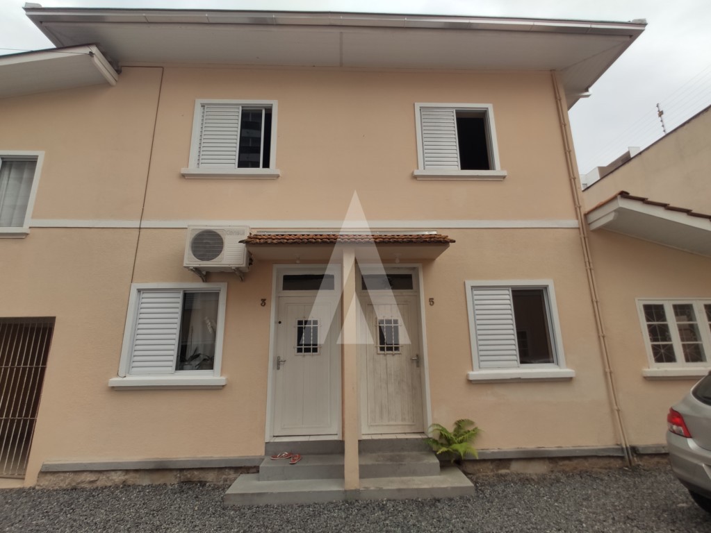 Casa residencial com 3 quartos, no bairro Centro. - foto 1